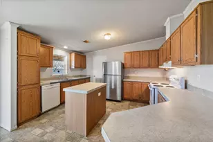 221 N Kemp St, Mabank, TX 75147 - Photo 2