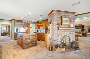 1517 Lakeview Ct, Granbury, TX 76048 - Photo 6