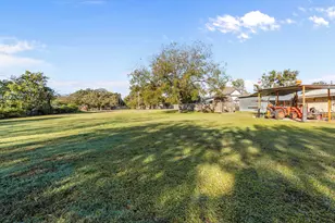 205 College St, Chico, TX 76431 - Photo 2