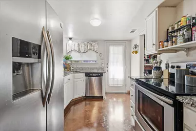 722 Creekwood Court, Lewisville, TX 75067 - Photo 6