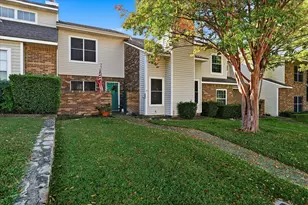 722 Creekwood Ct, Lewisville, TX 75067 - Photo 2