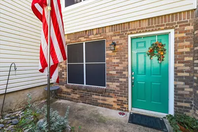 722 Creekwood Court, Lewisville, TX 75067 - Photo 4