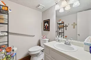 722 Creekwood Ct, Lewisville, TX 75067 - Photo 14