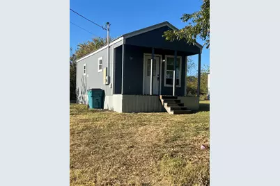 414 Cowan Street, Bowie, TX 76230 - Photo 2