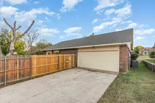 2725 Phillips Dr, Garland, TX 75044 - Photo 32