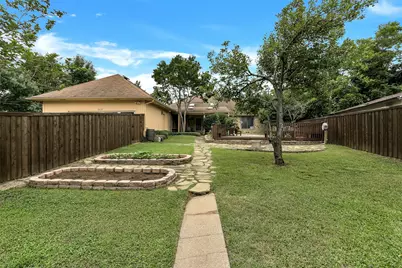 2425 Northgate Drive W, Irving, TX 75062 - Photo 36
