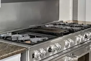 2425 Northgate Dr W, Irving, TX 75062 - Photo 8