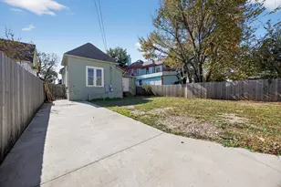 627 W Chestnut St, Denison, TX 75020 - Photo 2