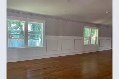 104 S Robinson, Cleburne, TX 76031 - Photo 2