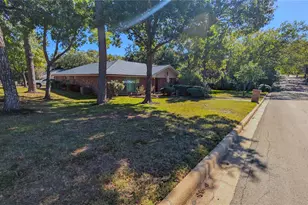 1407 Woodridge Cir, Euless, TX 76040 - Photo 2