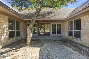 1709 Oakridge Dr, Pantego, TX 76013 - Photo 4