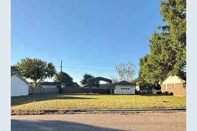 300 Denton Court, Collinsville, TX 76233 - Photo 4