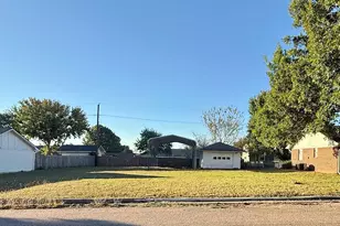 300 Denton Ct, Collinsville, TX 76233 - Photo 4