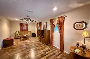 300 Denton Ct, Collinsville, TX 76233 - Photo 16