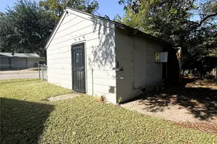 1444 W 6th Ave, Corsicana, TX 75110 - Photo 6