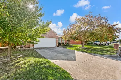 10549 Fossil Hill Drive, Fort Worth, TX 76131 - Photo 2