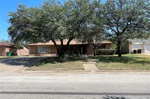 712 S Dixie St, Eastland, TX 76448 - Photo 4