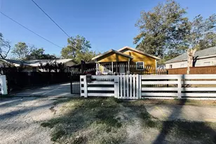 2846 Gillespie St, Greenville, TX 75401 - Photo 2