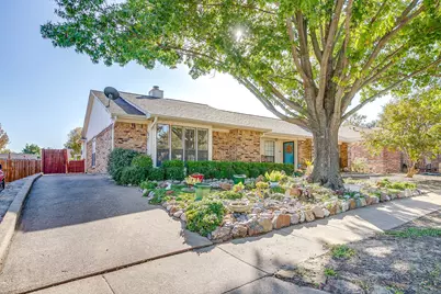 2428 Chestnut Way, Bedford, TX 76022 - Photo 2