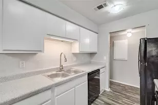 1200 Alder Dr, Arlington, TX 76012 - Photo 8