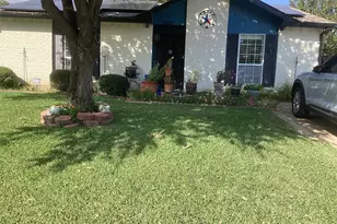 2321 Idlewood Dr, Arlington, TX 76014 - Photo 2