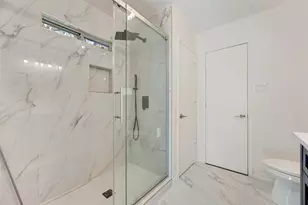 812 Isla Verde Plaza, Dallas, TX 75211 - Photo 16