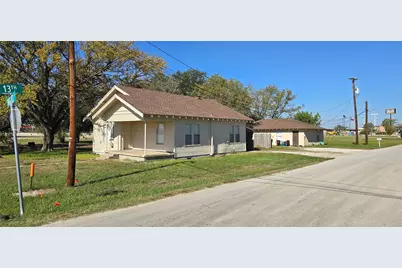 411 Hughes Street, Sanger, TX 76266 - Photo 2