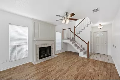 1504 Creek Bank Lane, Arlington, TX 76014 - Photo 4