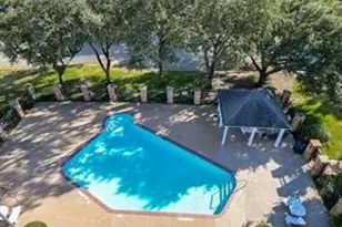 1504 Creek Bank Ln, Arlington, TX 76014 - Photo 2