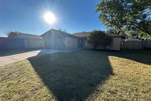 625 Edwards Dr, Saginaw, TX 76179 - Photo 2