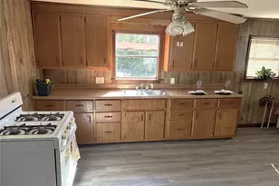 225 College St, Roxton, TX 75477 - Photo 6