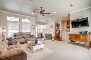 1125 Starling Ct, Burleson, TX 76028 - Photo 6