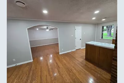 106 Jefferson Avenue, DeSoto, TX 75115 - Photo 2