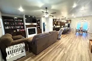 702 Pillar St, Bowie, TX 76230 - Photo 14
