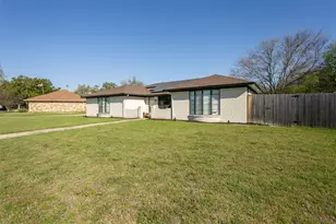 108 Haywood Dr, Benbrook, TX 76126 - Photo 4