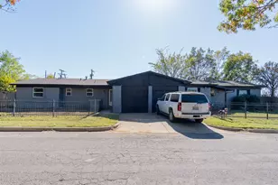 4200 Kenwood Ct, Fort Worth, TX 76103 - Photo 1