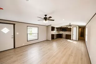 5421 Lake View Dr, Granbury, TX 76048 - Photo 4