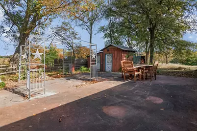 823 Saunders, Trenton, TX 75490 - Photo 16