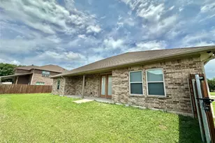 318 E 4th St, Lindsay, TX 76250 - Photo 34