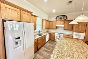 318 E 4th St, Lindsay, TX 76250 - Photo 6