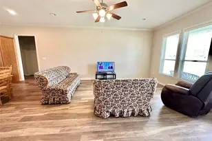 318 E 4th St, Lindsay, TX 76250 - Photo 18