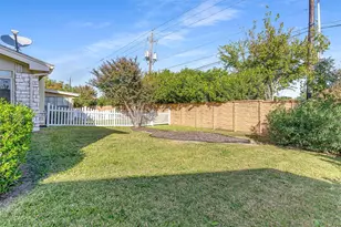 832 Beechcraft Ave, Grand Prairie, TX 75051 - Photo 26