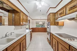 904 Shelley Dr, Arlington, TX 76012 - Photo 12