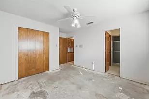 904 Shelley Dr, Arlington, TX 76012 - Photo 34