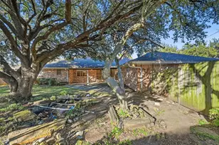 904 Shelley Dr, Arlington, TX 76012 - Photo 36