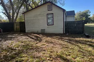 307 S Jernigan St, Bells, TX 75414 - Photo 4