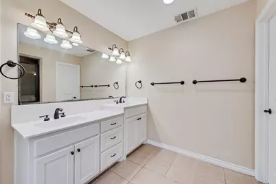 132 Hedgerow Lane, Lewisville, TX 75057 - Photo 14