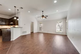 132 Hedgerow Ln, Lewisville, TX 75057 - Photo 4