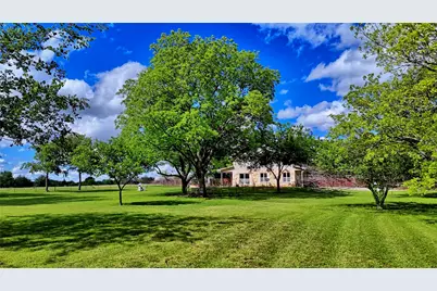 209 E Meadows Street, Saint Jo, TX 76265 - Photo 2