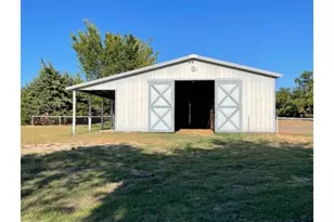 1910 S Westmoreland Rd, Glenn Heights, TX 75154 - Photo 12